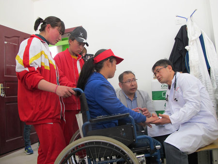 Beijing Medics Helping Orphans, Disabled Children in Tibet